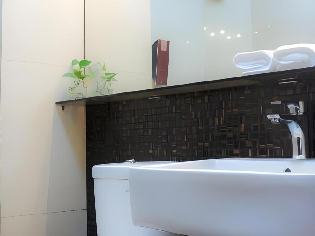 Favor Hotel Makassar City Center By Life Dış mekan fotoğraf